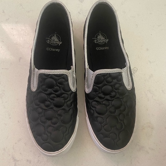Women's Disney Parks Black Mickey Mouse Slip On Sneakers Shoes - Size: 6 🖤 - Picture 2 of 6